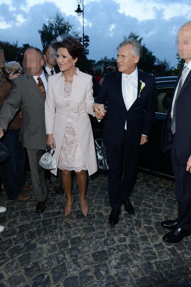 Stylizacje Agaty Dudy i Jolanty Kwaśniewskiej z okazji ślubów ich córek.