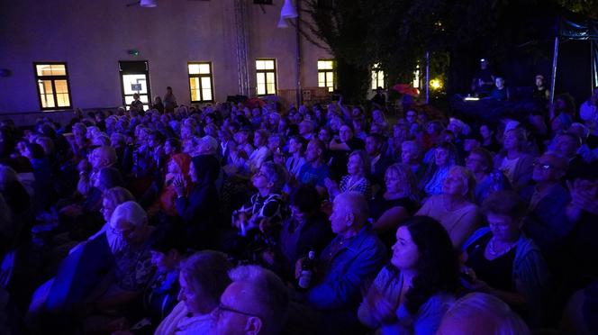 Deszczowy koncert Karoliny Trybały na Lubliner Festival 2024