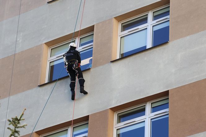 Strażacy z woj. lubelskiego odwiedzili pacjentów Uniwersyteckiego Szpitala Dziecięcego w Lublinie