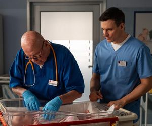 Na dobre i na złe odc. 960. Krzysztof Radwan (Mateusz Damięcki), Stefan Tretter (Piotr Garlicki)