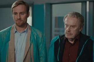 Na dobre i na złe odc. 911. Michał (Mateusz Janicki), Cezary (Daniel Olbrychski)