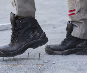 Bezpieczne buty robocze – wymagania, oznaczenia i właściwości techniczne