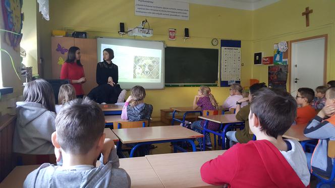 Dwie licealistki z Kielc ruszyły z Misją na 4 łapach. W szkołach opowiadają o prawach zwierząt [WIDEO + ZDJĘCIA]