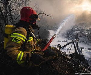 Niesamowite zdjęcia strażaków z pożaru chemikaliów w Siemianowicach Śląskich. Obraz jak z apokalipsy