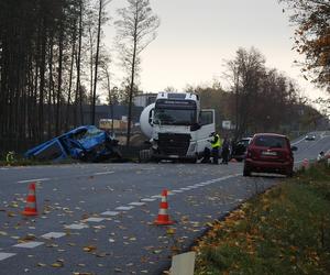 Śmiertelny wypadek na DK50. Zderzyły się dwa samochody. Dwie osoby nie żyją, dwie są ranne