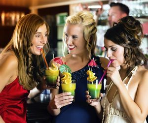 Alkohol i napoje energetyczne to niebezpieczne połączenie. Skutki mieszania alkoholu z energy drinkami