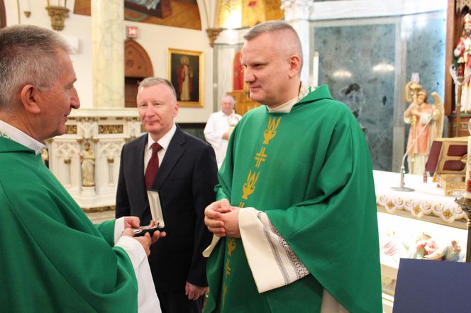 Tablica ku czci Kapelanów Katyńskich odsłonięta w kościele św. Stanisława BM w NYC