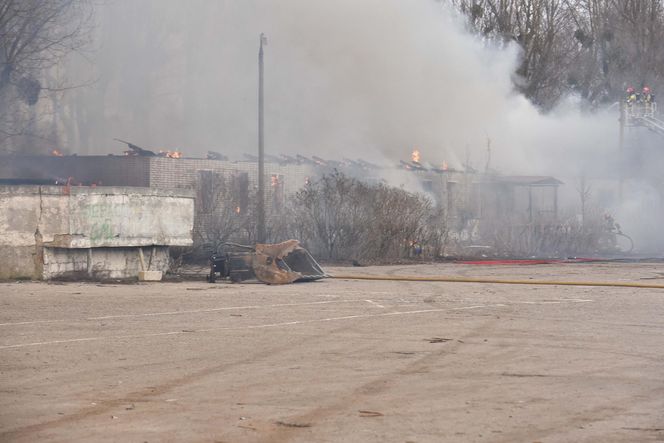 Pożar pustostanów przy ul. Grudziądzkiej w Toruniu. To nie pierwszy raz!