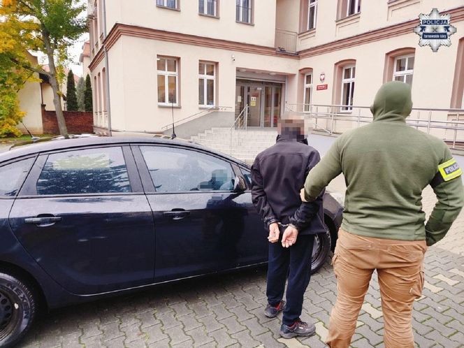 Horror w Kaletach. 65-latek oblał partnerkę benzyną. Wszystko przez partyjkę kart