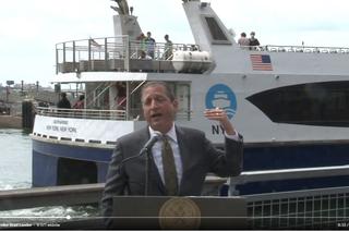 Utopili miliony w miejskich promach