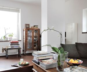 Wnętrza z podestem i podłogą na różnych poziomach