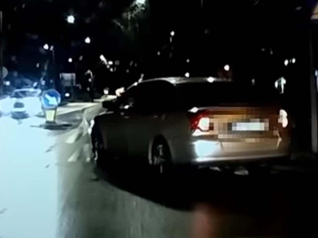 Był pewien, że ma rację i zadzwonił po policję. Gdy przyjechali, złapał się za głowę!