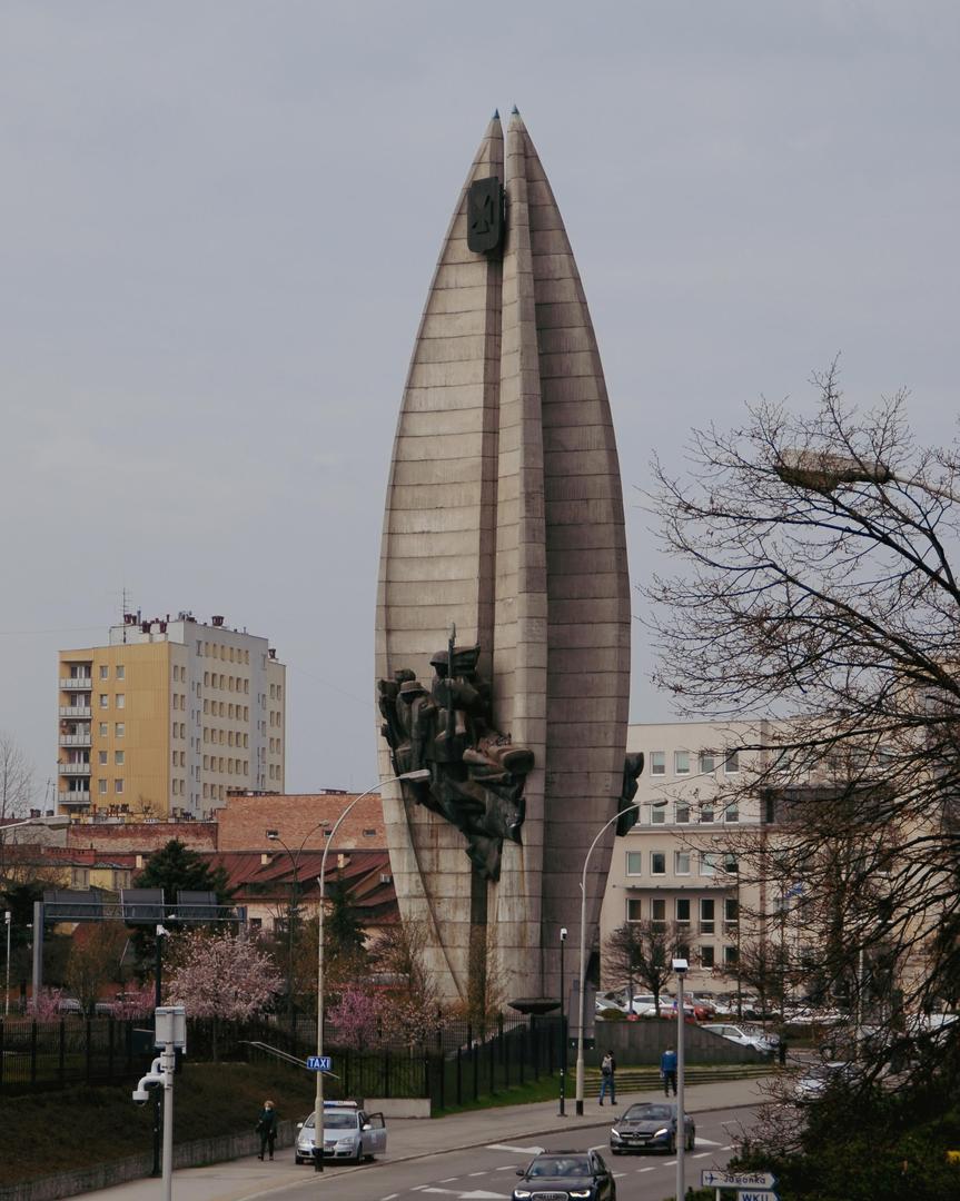 Pomnik Czynu Rewolucyjnego w Rzeszowie - zdjęcia. Ma nowego właściciela