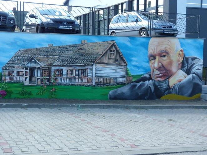 Mural i tablica ku pamięci Ryszarda Kotysa w Mniowie (Świętokrzyskie)