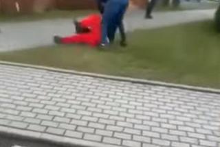 Ojciec ucznia wymierzył sprawiedliwość napastnikowi przed szkołą w Grodkowie