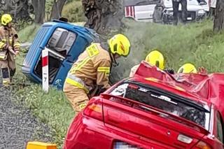 Wypadek w Gościeradowie Folwarku. Dwa auta wylądowały w rowie