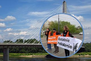 Aktywiści zablokowali dwa mosty w Warszawie! Domagają się zmian