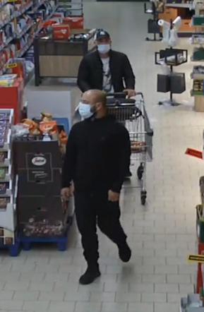Wynieśli ze sklepu towar za ponad 2 tys. zł i zniknęli! Szuka ich policja z Solca Kujawskiego 