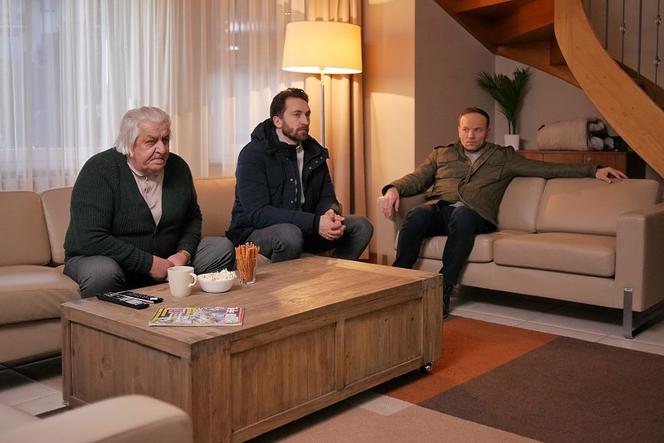 Pierwsza miłość, odcinek 3612: Janek (Maciej Mikołajczyk), Arek (Dariusz Wieteska)