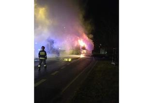 Łódź: OGROMNY pożar autobusu MPK na Jana Pawła. Pasażerowie ewakuowani w ostatniej chwili