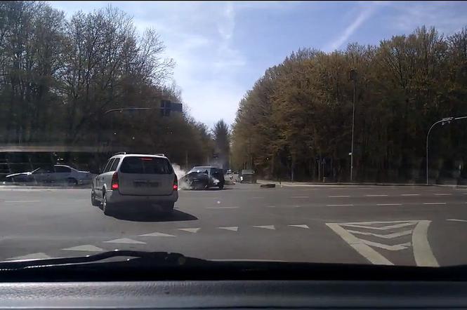wypadek na skrzyżowaniu w Białymstoku