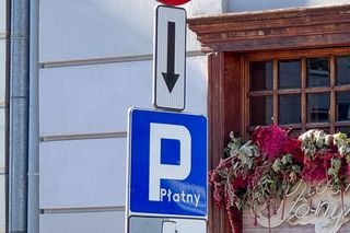 Małgorzata Socha łamie przepisy drogowe