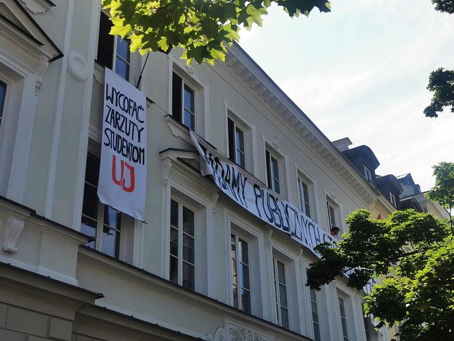Bunt studentów na UW. Okupują siedzibę samorządu na Krakowskim Przedmieściu