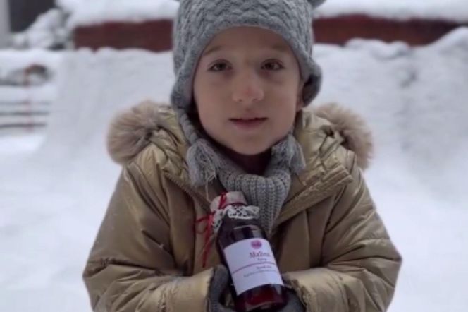 9-letnia Kasia sprzedawała na mrozie przetwory, by zebrać na drogą operację. Wtedy stało się to