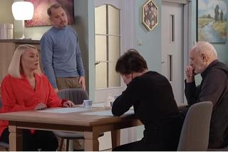 Pierwsza miłość odc. 3760. Rodzice Marcina, Zofia (Renata Pałys) i Wiesław  (Lucjan Urdelowicz) Adamczykowie, Emilka (Anna Ilczuk), Bartek (Rafał Kwietniewski)