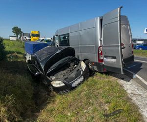 Potężny karambol na Mazowszu. Sześć osób trafiło do szpitala. Droga jest całkowicie zablokowana