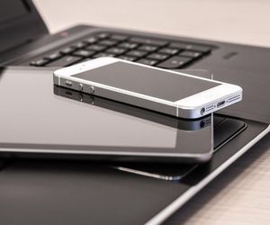 Stracił 1,1 mln zł na oszustwie internetowym. Wykonał kilka przelewów do oszustów
