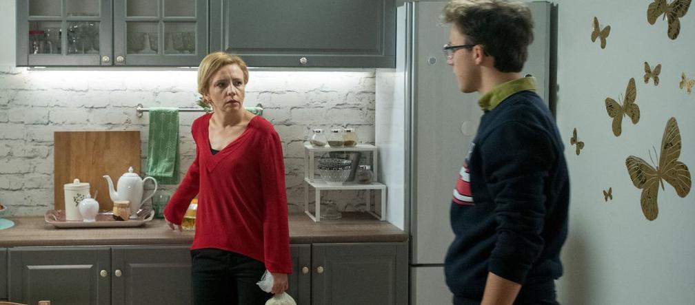 Barwy szczęścia, odc. 2240. Sabina (Barbara Kurzaj), Kajtek (Jakub Dmochowski)	