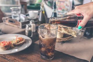 Podatek cukrowy: Cola i inne słodkie napoje sporo podrożeją! NOWE CENY zaskakują!
