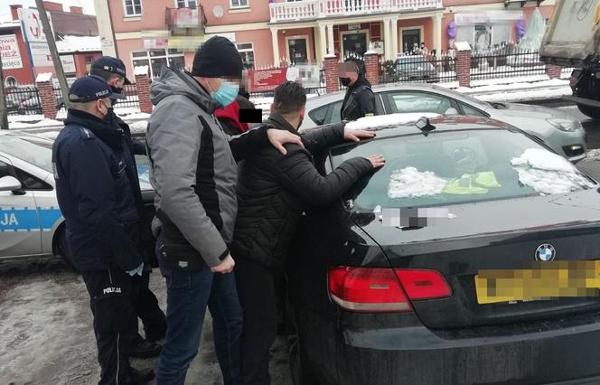 Ukradli staruszce ponad milion. Wpadli po kilku dniach
