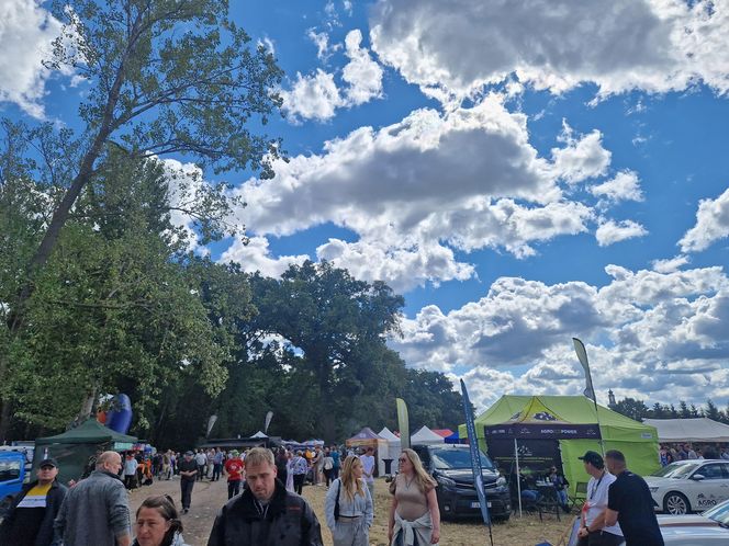 XXIII Międzynarodowy Festiwal Starych Ciągników i Maszyn Rolniczych im. Jerzego Samelczaka. Zdjęcia z parady i terenu festiwalu