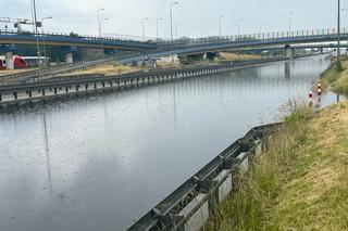 Totalna nawałnica w Warszawie. Samochody zatonęły na drodze