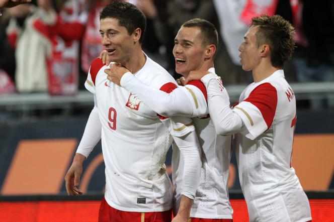 Ludovic Obraniak (w środku) cieszy się z gola reprezentacji Polski