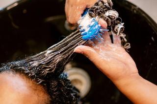 KROK 4: MYJEMY GŁOWĘ, NIE WŁOSY