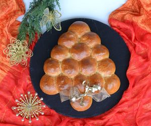 Z tego ciasta robię najlepszą świąteczną przekąskę. Drożdżowa choinka zachwyca wyglądem i smakiem