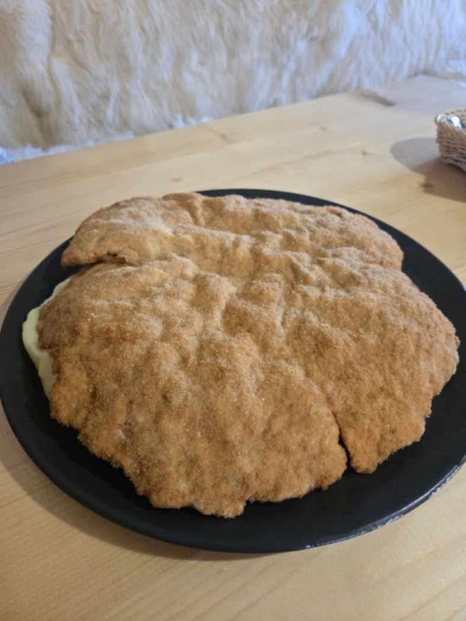 Opłata za dodatkowe talerze podzieliła internautów. Właściciel restauracji tłumaczy powody 