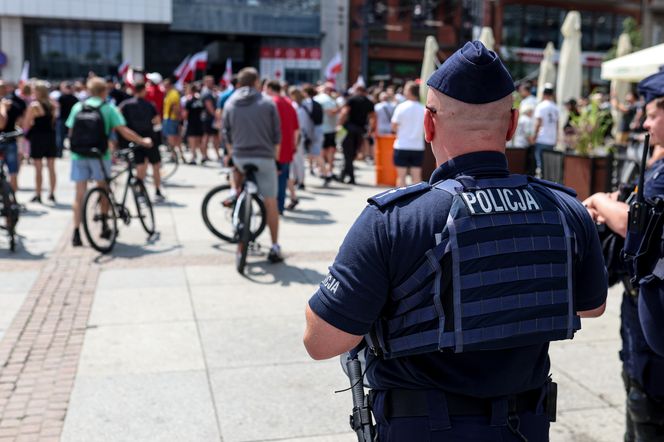Protest przeciwko imigrantom.Tysiące kibiciów na ulicach Katowic
