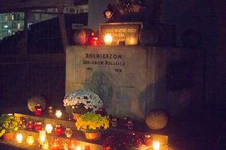 Tajna wizyta na cmentarzu. Andrzej Duda 