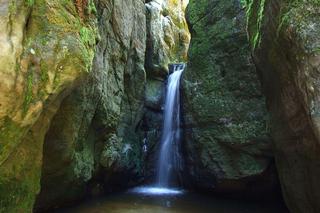 Skalne Miasto w Czechach - zdjęcia. Adršpašskoteplické skály zachwycają o każdej porze roku