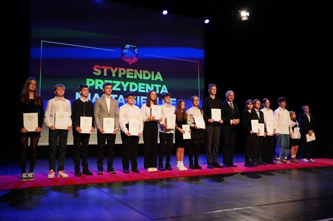 Stypendia Prezydenta Miasta Siedlce wręczone. Zobacz zdjęcia