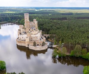 Wstęp wzbroniony, a i tak przyciąga tłumy. Co kryje zamek w Stobnicy?