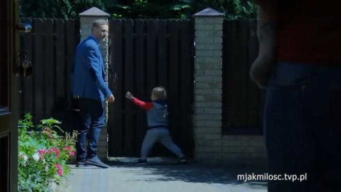 M jak miłość, odcinek 1390. Szymek (Staś Szczypiński), Andrzej Budzyński (Krystian Wieczorek)