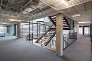 Biurowiec i hala Puccini w Skarbimierzycach