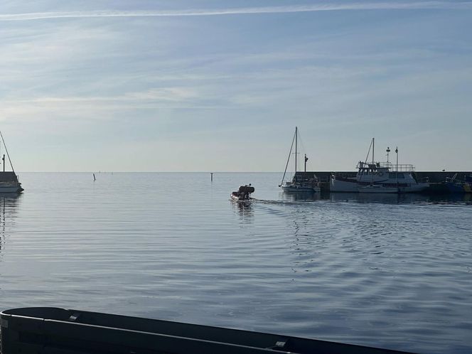 Akcja poszukiwawcza za zaginionym żeglarzem. Znaleziono pusty jacht [ZDJĘCIA]