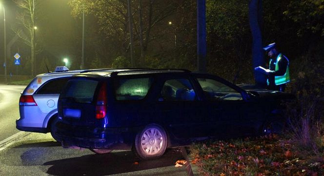 Gdańsk. Wypadek na Powstańców Warszawskich. Nietrzeźwą 19-latkę zatrzymała policja [ZDJĘCIA].