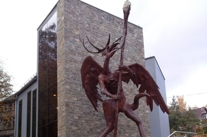 Ekspozycje w podziemiach przygotowali znani artyści